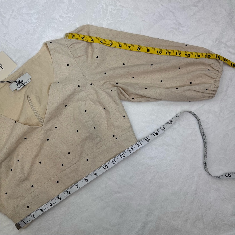 NWT Love, Bonito Women's Beige Cropped Puff Sleeve V Neck Top Size M - Picture 12 of 12